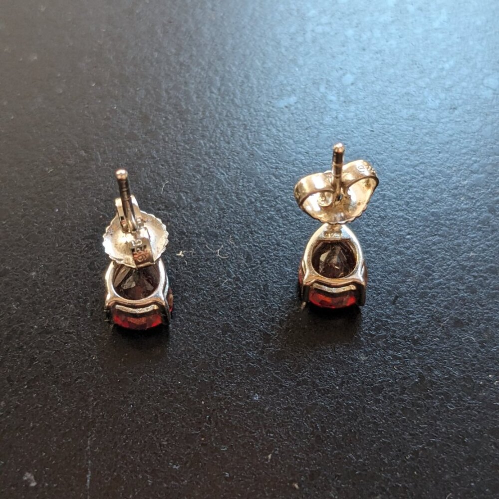 Gorgeous Pear Shaped Garnet Earring and Necklace set in Sterling Silver - Picture 15 of 15